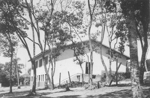 1966 - Primeiro prédio de alvenaria com 4 salas de aula , até hoje utilizado